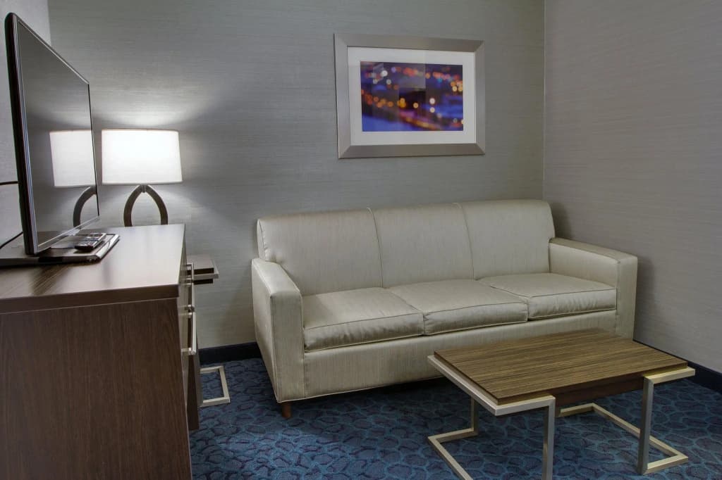 Double Suite full double bed