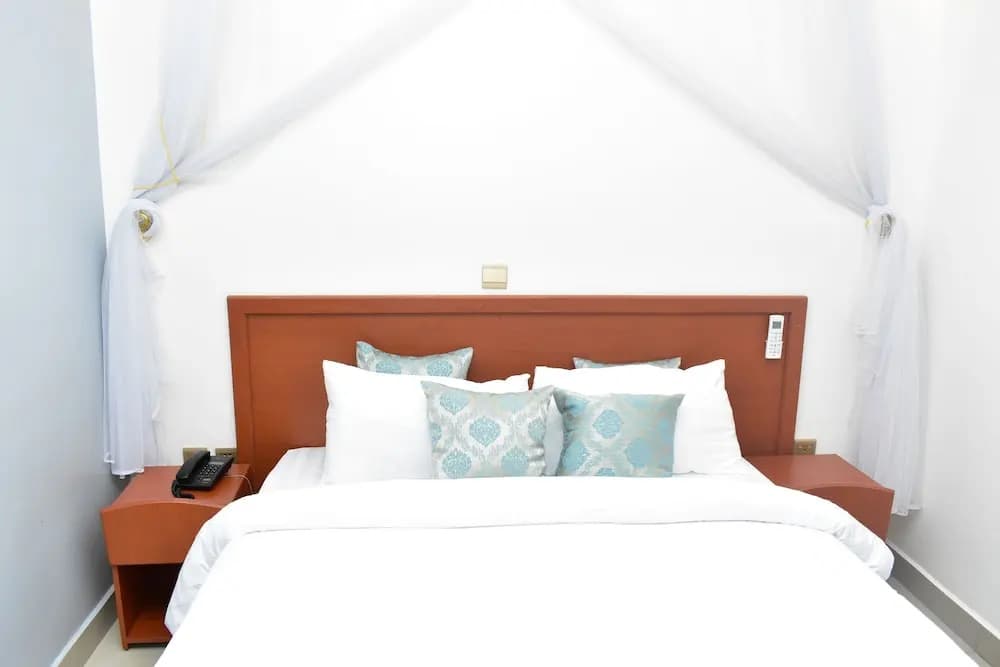 Deluxe Double room with city view full double bed