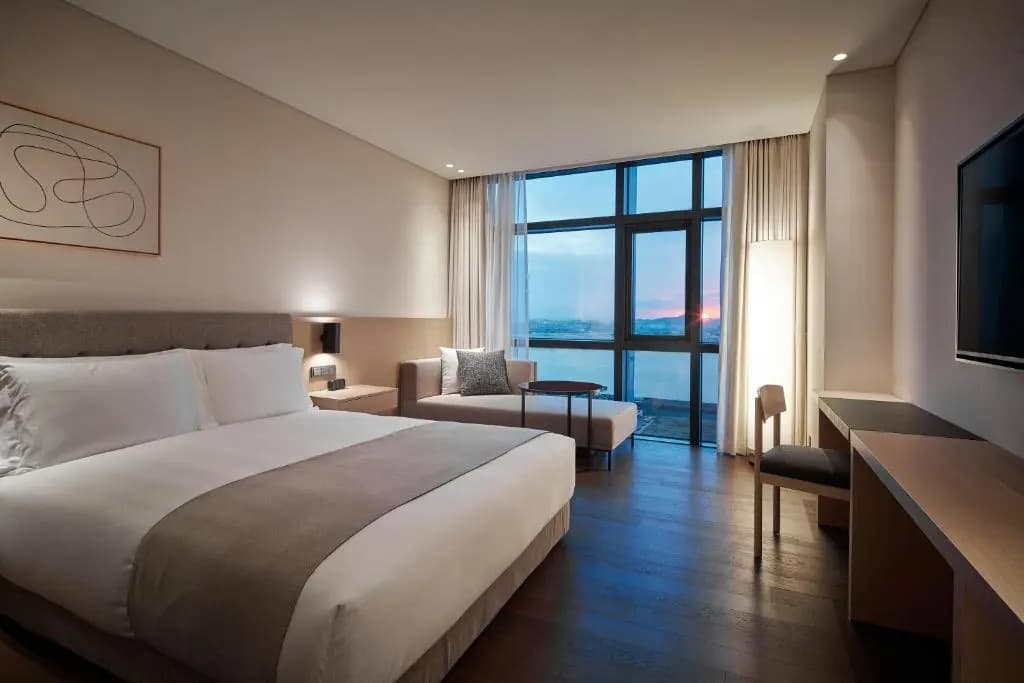 Standard Double room with ocean view full double bed
