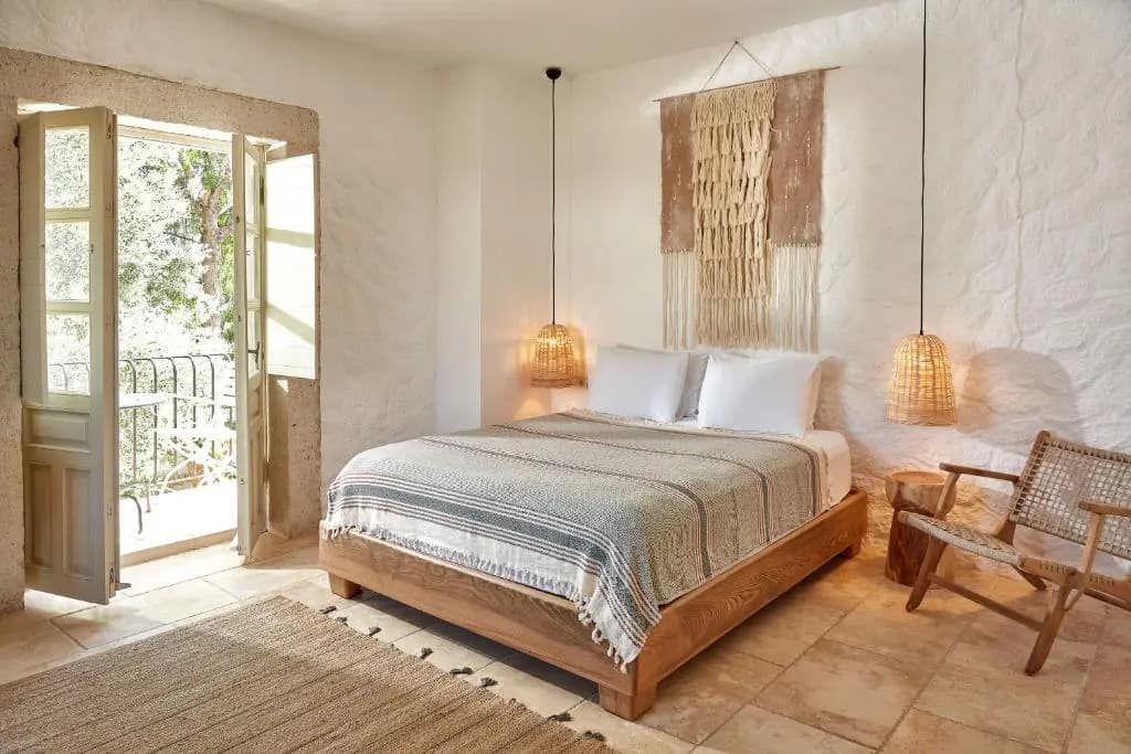 Deluxe Double room with balcony full double bed