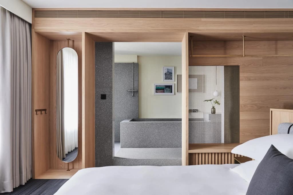 Double Suite with city view full double bed