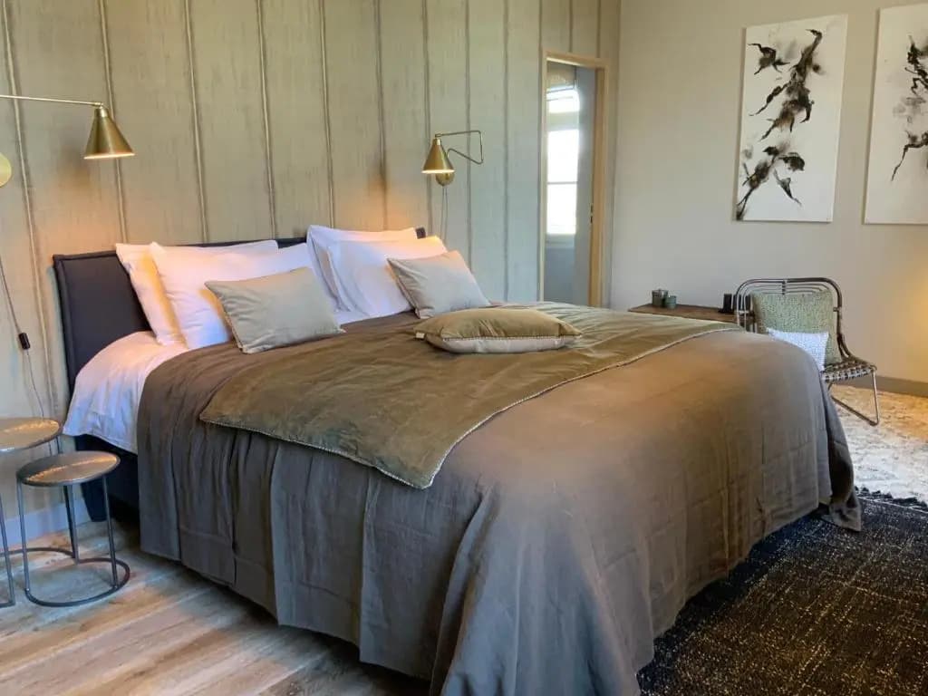 Standard Double room with pool view full double bed