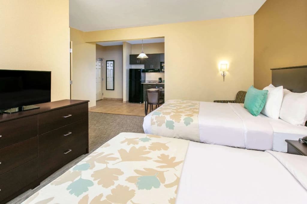 Deluxe Quadruple Suite