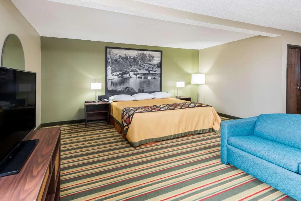 Double Suite full double bed