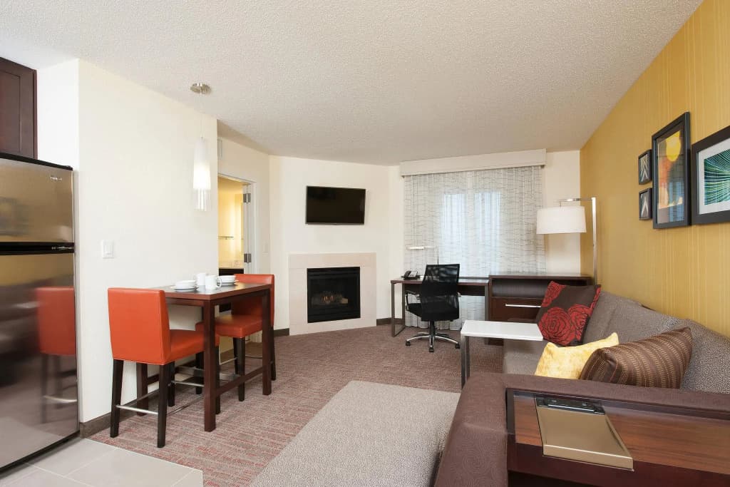 1 Bedroom Double Suite full double bed