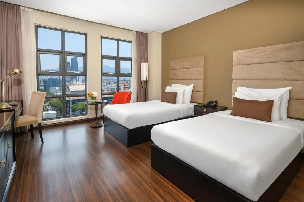 Deluxe Double room with city view twin beds