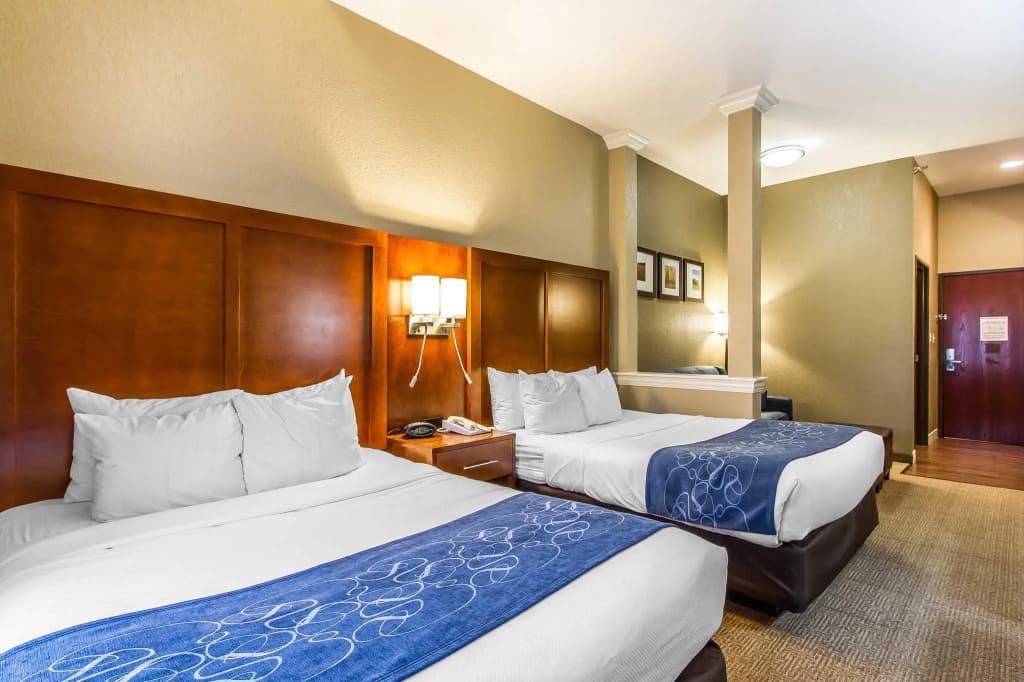 Double Suite full double bed