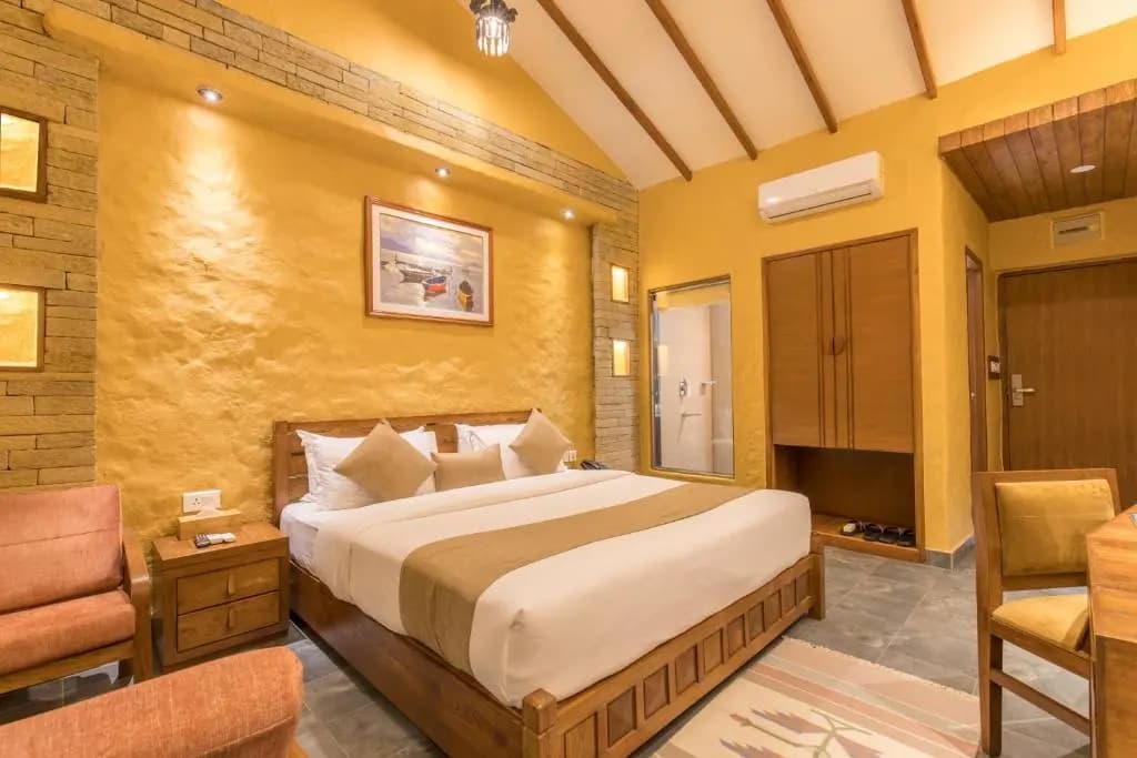 Superior Double room with lake view full double bed