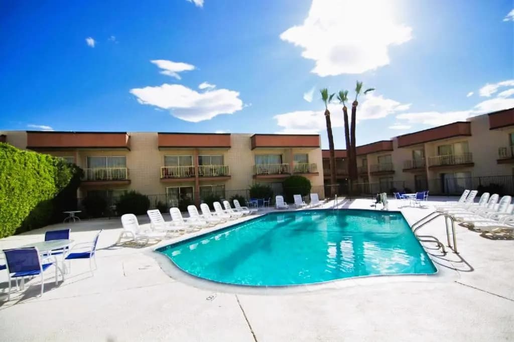 Standard Double room with pool view full double bed
