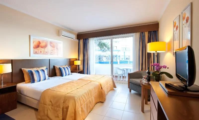 Double room with land view twin beds