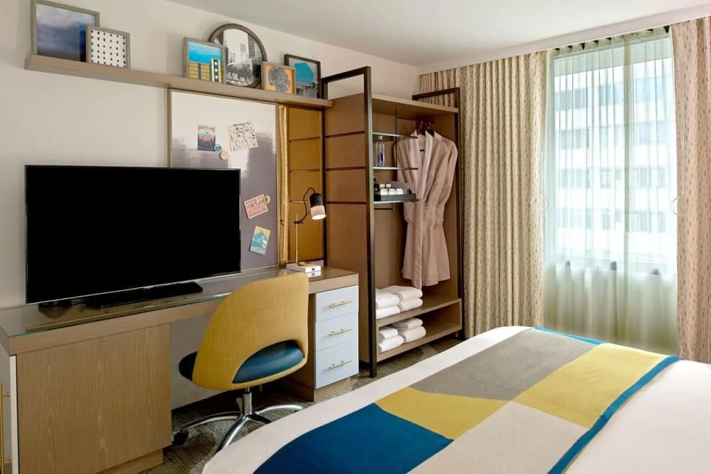 Standard Double room with city view full double bed