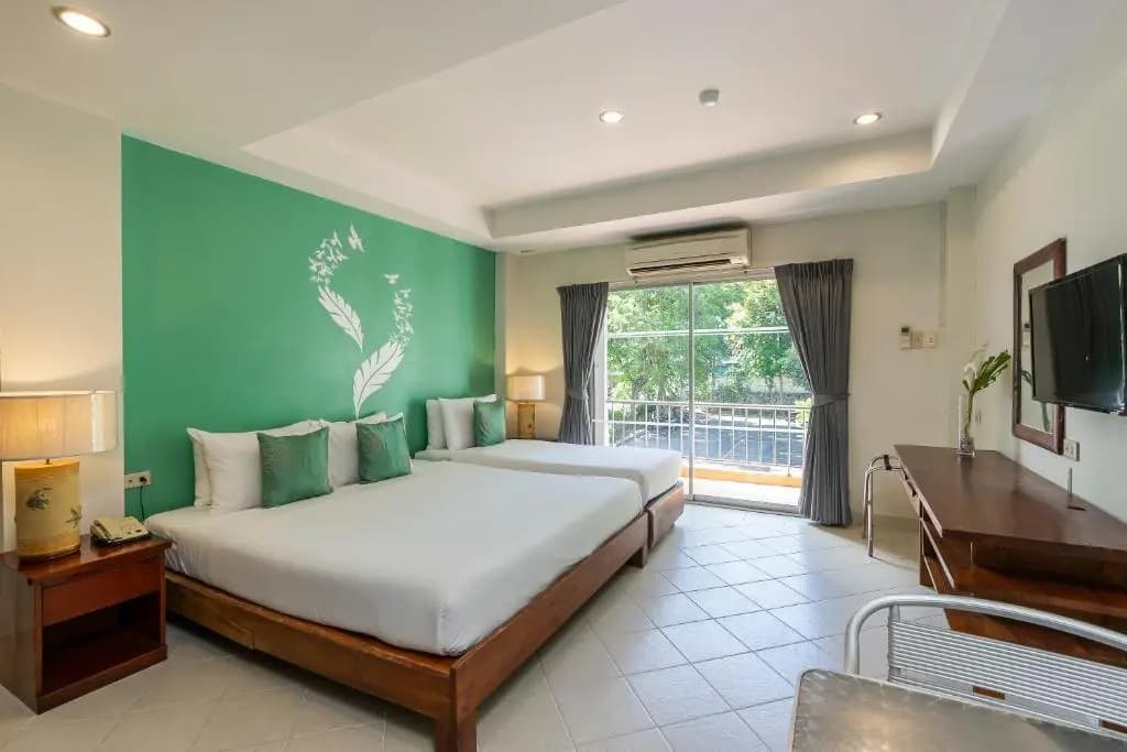 Standard Pool Access Triple room