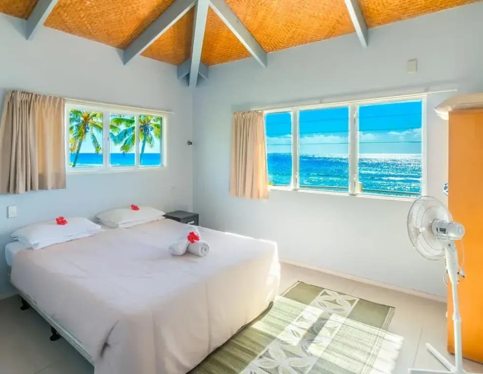 3 Bedrooms Villa beachfront
