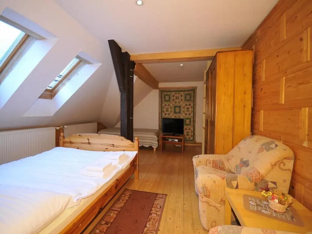 Standard Triple room