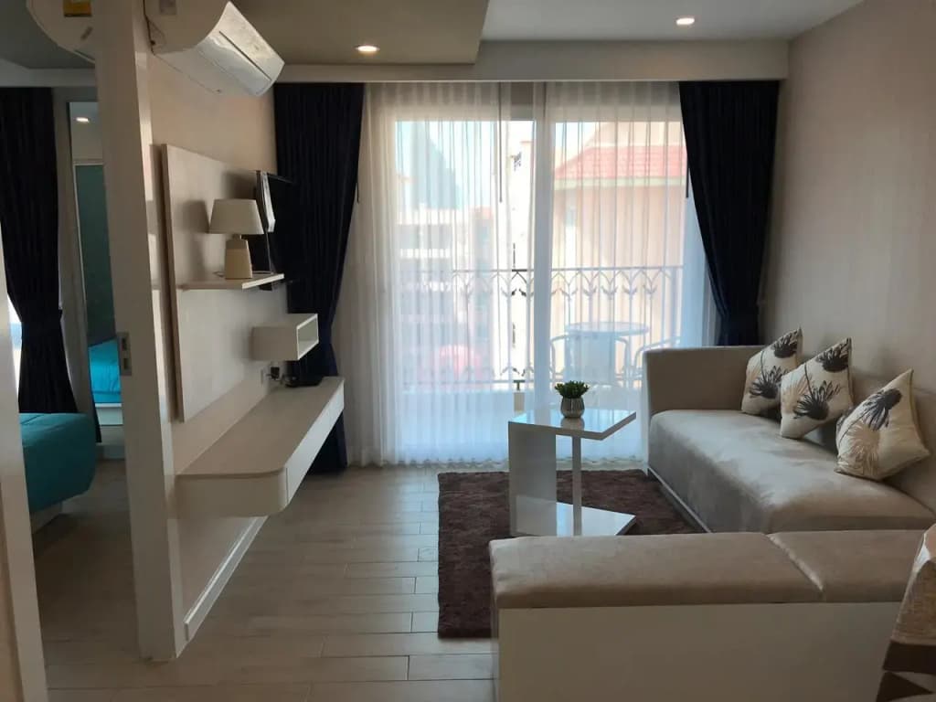 1 Bedroom Apartment with balcony and with view