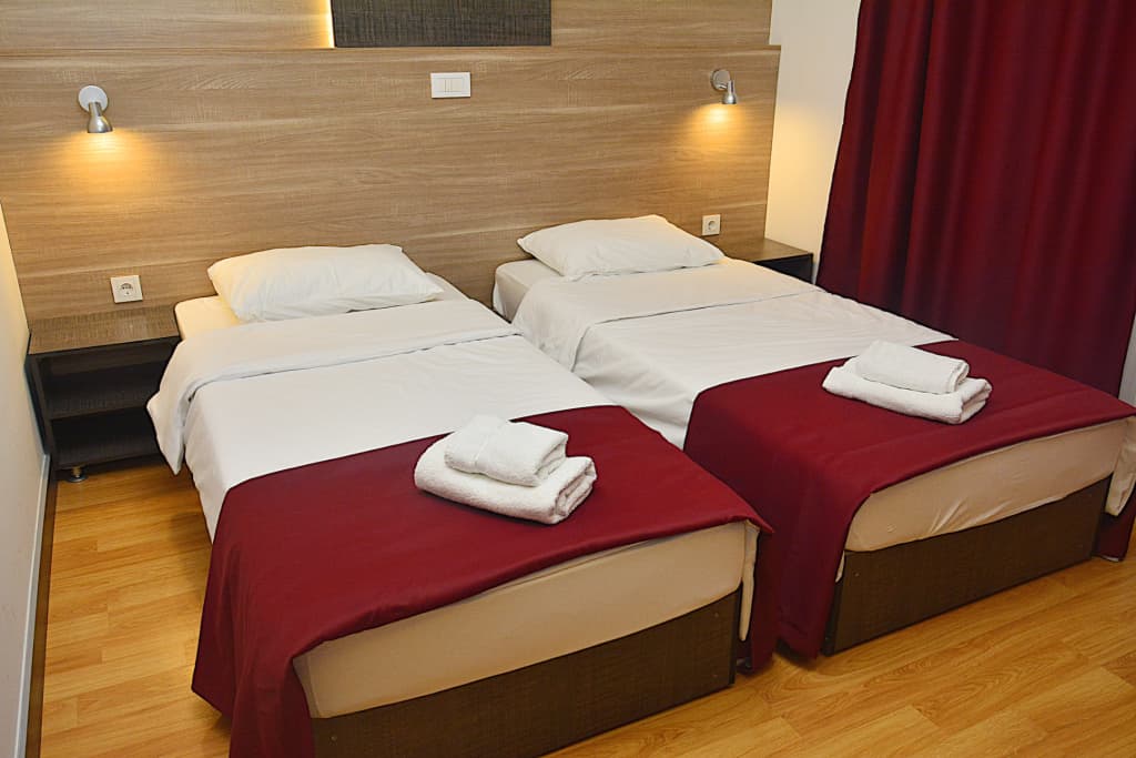 Standard Double room with city view full double bed