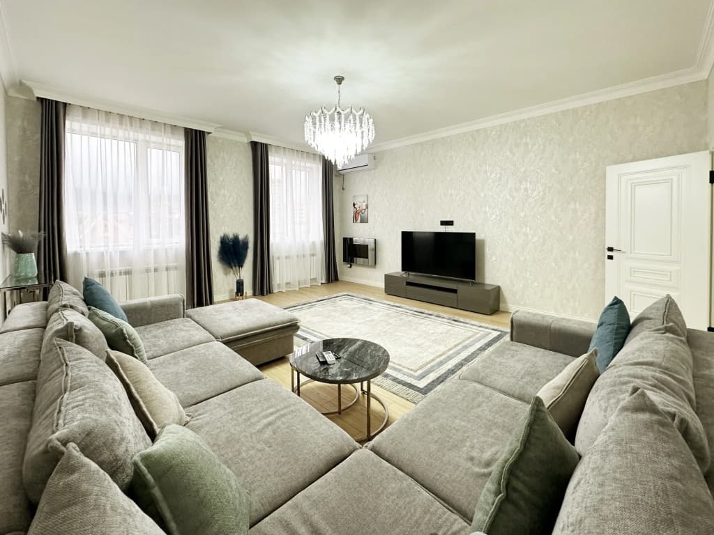3 Bedrooms Comfort Apartment with balcony and with city view