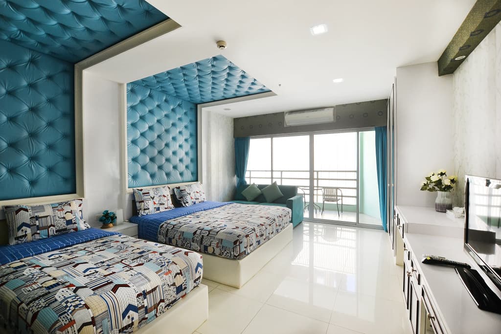 Studio with balcony and with view