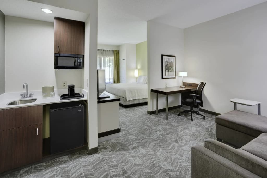 Double Suite full double bed