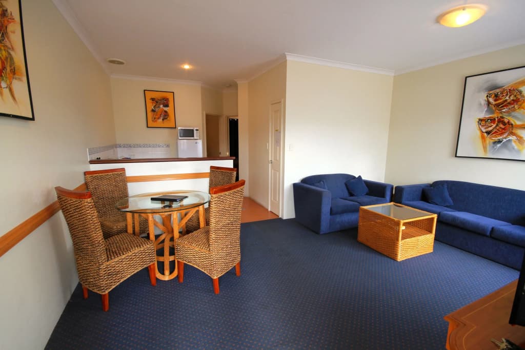 2 Bedrooms Apartment