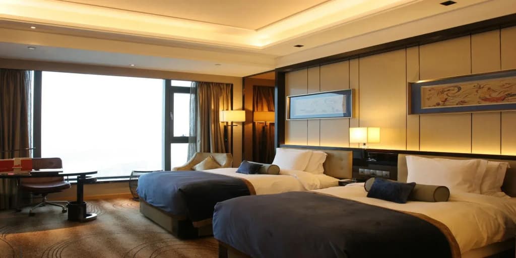 Standard Double Club room twin beds