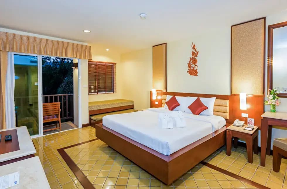 Garden Wing Double Deluxe room full double bed