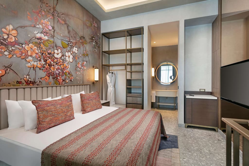 Superior Swim-Up Double room full double bed