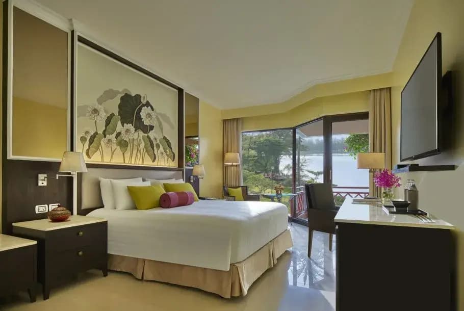 Deluxe Double room with lagoon view full double bed