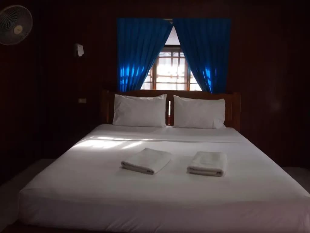 Standard Double Bungalow twin beds