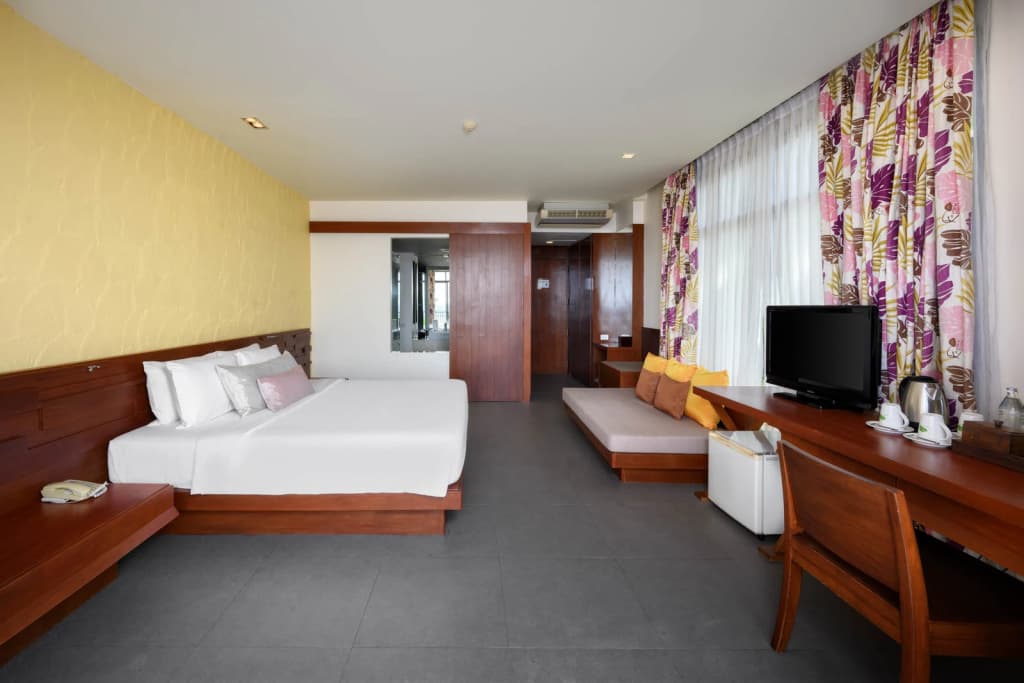 Deluxe Jacuzzi Double room with sea view full double bed