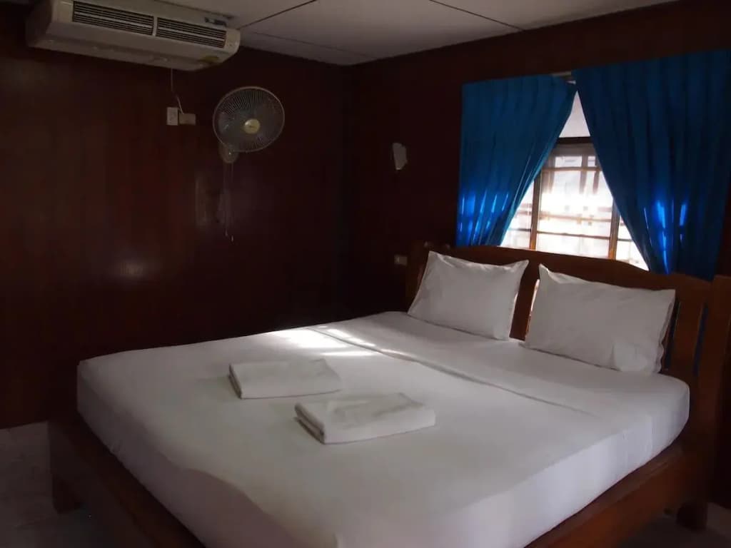 Standard Double Bungalow full double bed