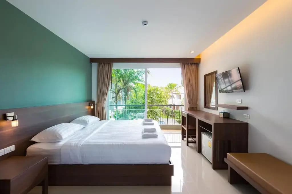 Deluxe Double room with balcony and with pool view full double bed