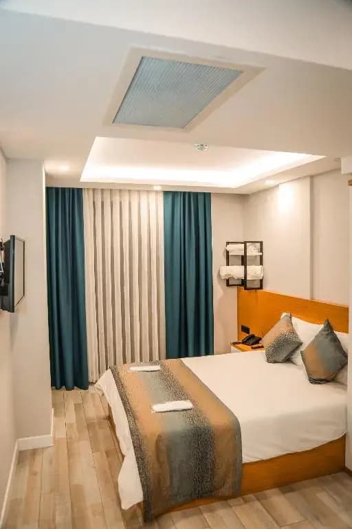 Large Deluxe Suite with city view