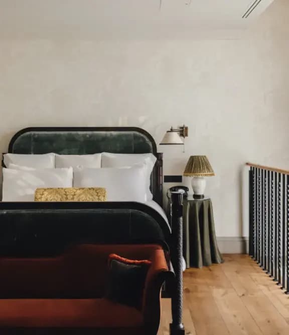 Duplex Double Suite full double bed