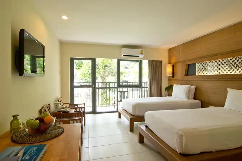 Superior Double room with street view twin beds