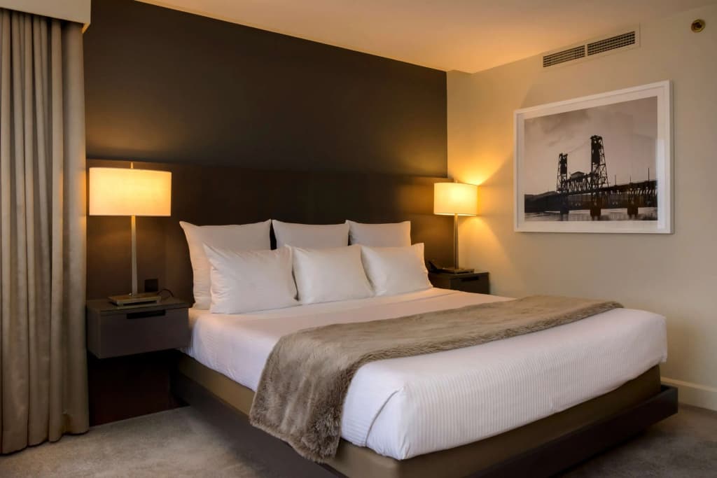 1 Bedroom Double Penthouse Suite full double bed