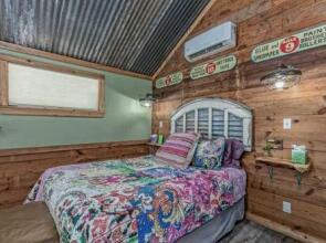 Cameron Park Bungalow - Studio Cottage