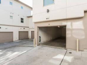 3BR Townhome UT Austin by WanderJaunt