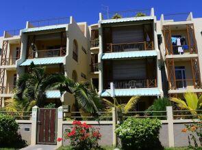 Apartment With 3 Bedrooms in Blue Bay, With Wonderful sea View, Enclosed Garden and Wifi - 300 m From the Beach