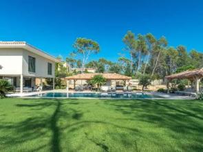 A large table with chairs and a garden furniture with sunbeds