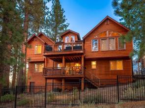 Big Bear Lodge W/ Sauna, Hot Tub, Decks & 4 Fireplaces 6 Bedroom Home