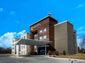 La Quinta Inn & Suites by Wyndham Pittsburg