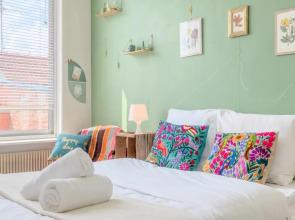 Wazemmes - Beautiful and very bright T2 next to the market!