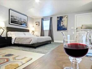 Hidden Gem Romantic Studio Near Asian District