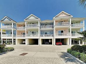 Sun-Soaked Beach Townhome w/ Sparkling Pool townhouse