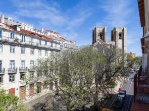 Alfama Sophisticate Flat With Balconies 2Bedrs 2Baths & AC in 19th Century Building Historic Center
