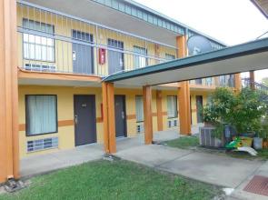 Camilla Inn & Suites