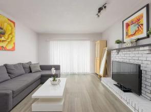 Huge 4 Bedroom Upper Suite