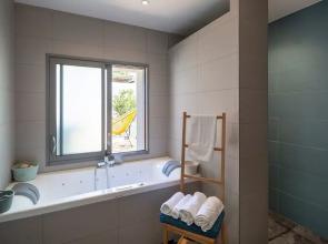 Ernestine - Charmante Maison Rénovée 2 Chambres Avec Parking et Terrasse