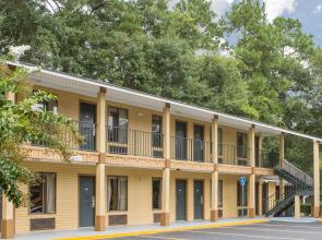 Howard Johnson by Wyndham Dothan